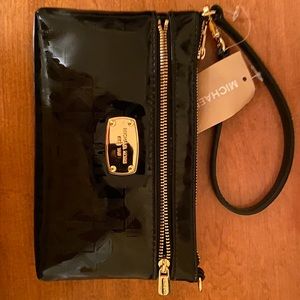 Michael Kors Large Jet Set Wristlet in black